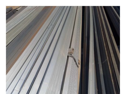 國標角鋼 鍍鋅角鋼 廠家直銷40*4 50*5熱鍍鋅角鋼 現貨熱鍍鋅角鋼