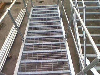 廠家現(xiàn)貨機(jī)械壓焊插接不銹鋼異形鋼格板污水處理廠踏步齒形鋼格板