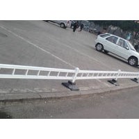 供應(yīng)高強(qiáng)度停車場護(hù)欄
